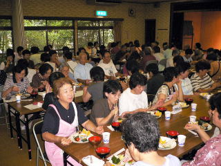 栄養学に基づいた料理を試食しました