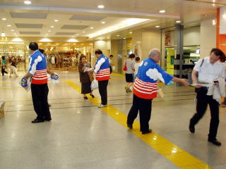 北千住駅で花火大会をPR