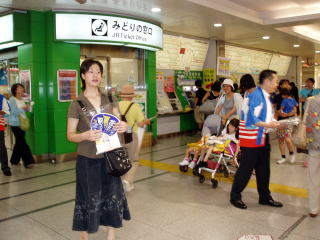 北千住駅で花火大会をPR