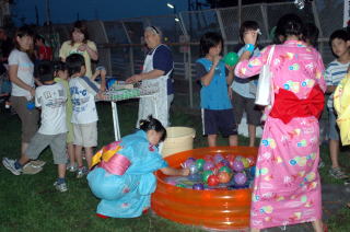 浴衣の子どもたちもたくさん参加