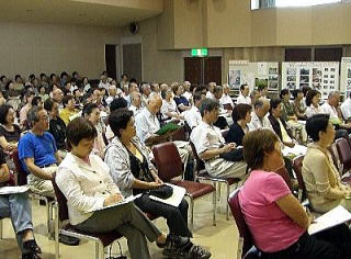 約160人がまちづくりなどを学びました