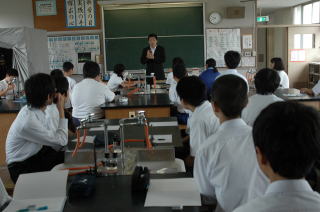 東深井中学校でコピー機科学を学びました