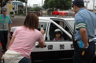 パトカーへの体験乗車