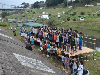 西深井小学校の合唱団の写真