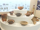 縄文時代前期の副葬品に使われた土器の写真
