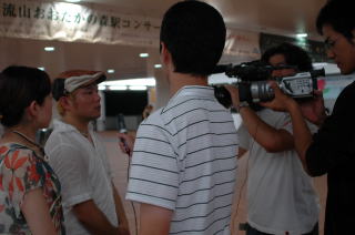 江戸川大学の学生が駅コンを取材