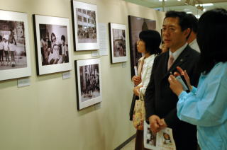 横田滋写真展を開催