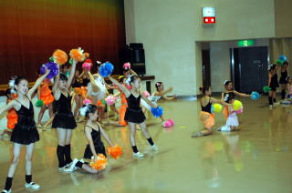 子どもたちの踊りも披露