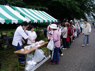 テントでは抽選会が行われました