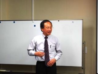 講義をする伊香賀さんの写真
