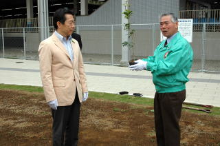 流山おおたかの森駅南口に記念植樹