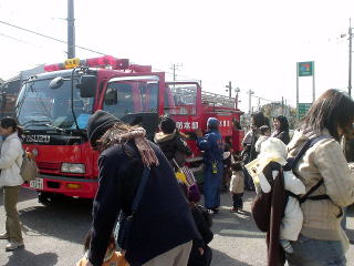 避難訓練に駆け付けた消防車