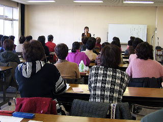 講座「女が1人で生きていく知恵～個として最後まで生きるには」