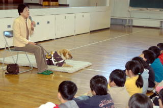 片山さんと盲導犬カーリン