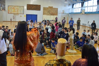 大盛り上がりのじゃんけん大会の写真