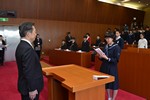 市長に謝辞を述べている写真