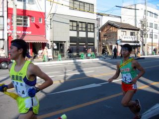 京都路を駆け抜ける選手たち