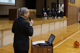 投票を呼び掛けている写真