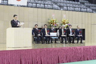 祝辞を述べる井崎市長の写真