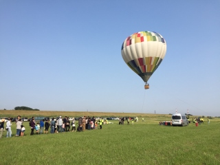 体験に並ぶ参加者