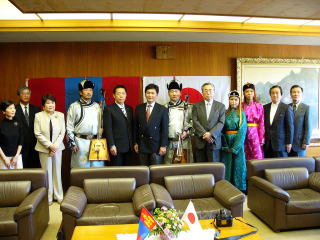 市役所を訪れたモンゴル駐日全権代理大使