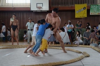ぶつかり稽古体験