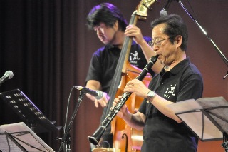 クラリネットの花岡詠二さんの写真