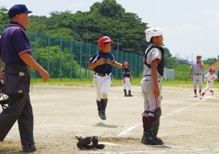 ホームへ帰還する選手