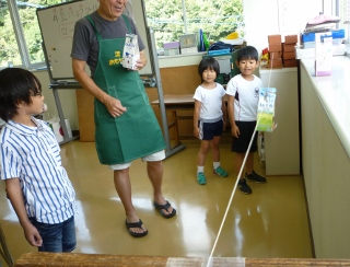 おもちゃ作成の様子4.