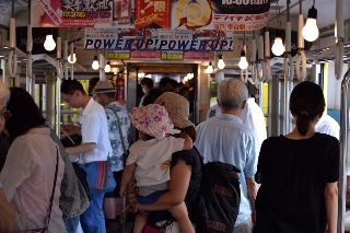 BEER電車の車内