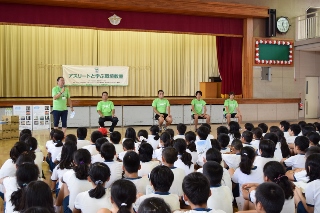 実体験をもとに環境について語る4人の写真