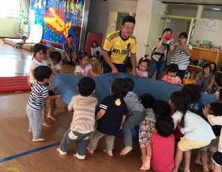 須田裕之さんと子どもたち