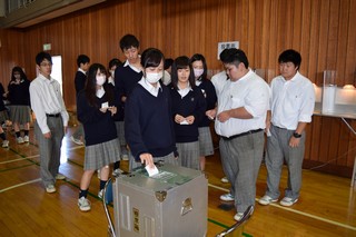 投票の様子