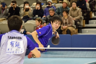 丹羽選手のサーブ