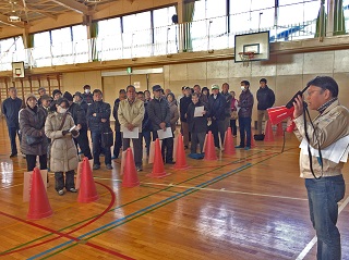 体育館へ誘導