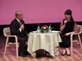 三石さんと増田さんの対談の写真
