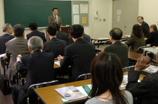 井崎市長が講演