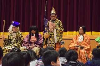 自己紹介をする七福神の写真