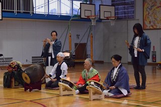 赤城保存会による演奏の写真