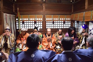 「トウ渡し」の儀式の写真