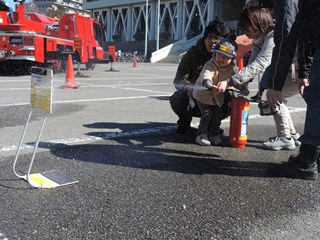 消火器訓練の様子の写真