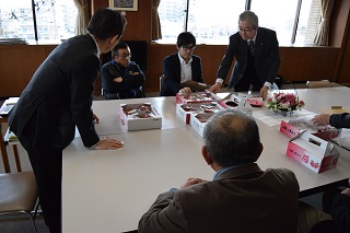 流山市いちご研究会からの説明の様子