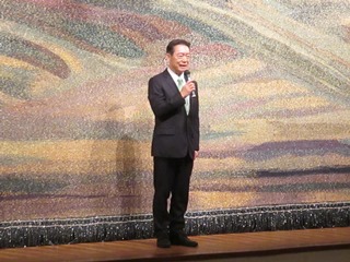 挨拶を述べる井崎市長の写真