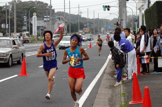 東葛駅伝で力走する選手たち