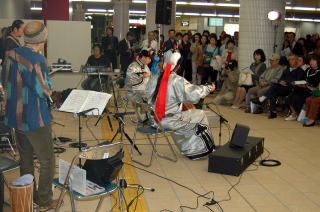 思いがけない音色に多くの方が聴き入りました