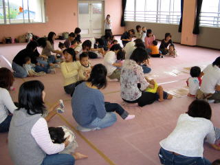 和気あいあいと子育て講演会