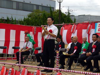 挨拶する井崎市長