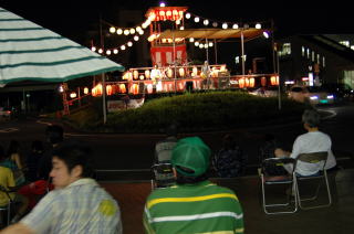 盛り上がる駅広ライブ