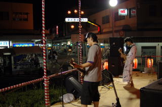 盛り上がる駅広ライブ