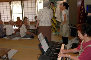 高齢者が生き生きと生活できるよう地域でバックアップ